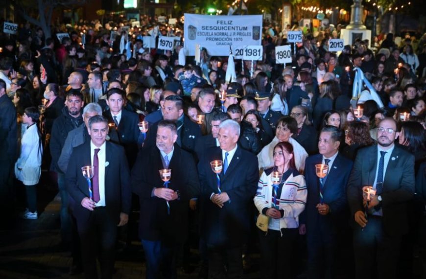 Poggi acompañó la 110° Procesión Cívica de la Escuela Normal