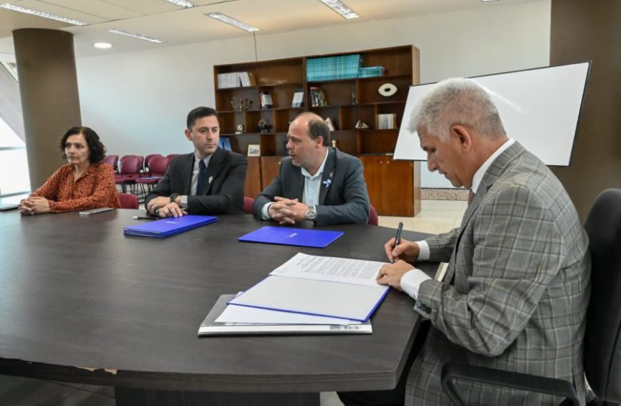Sigue firme la política de viviendas: el Gobierno construye 1.165 casas en toda la provincia