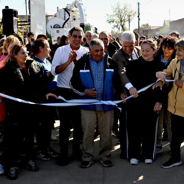 El Gobernador acompañó al intendente Hissa en la inauguración de calles repavimentadas