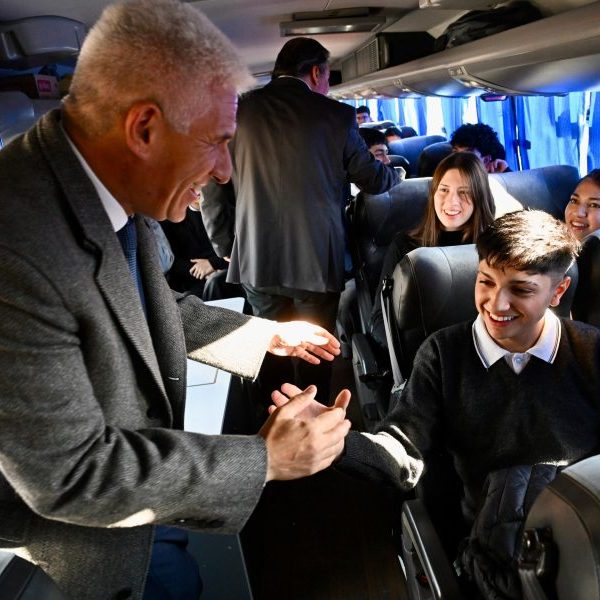 El Gobernador saludó a estudiantes de Luján que participarán del programa ‘Diputados por un Día’
