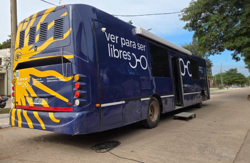 San Luis: dos colectivos recorrerán la provincia para realizar controles visuales y entregar anteojos gratuitos a niños y adolescentes