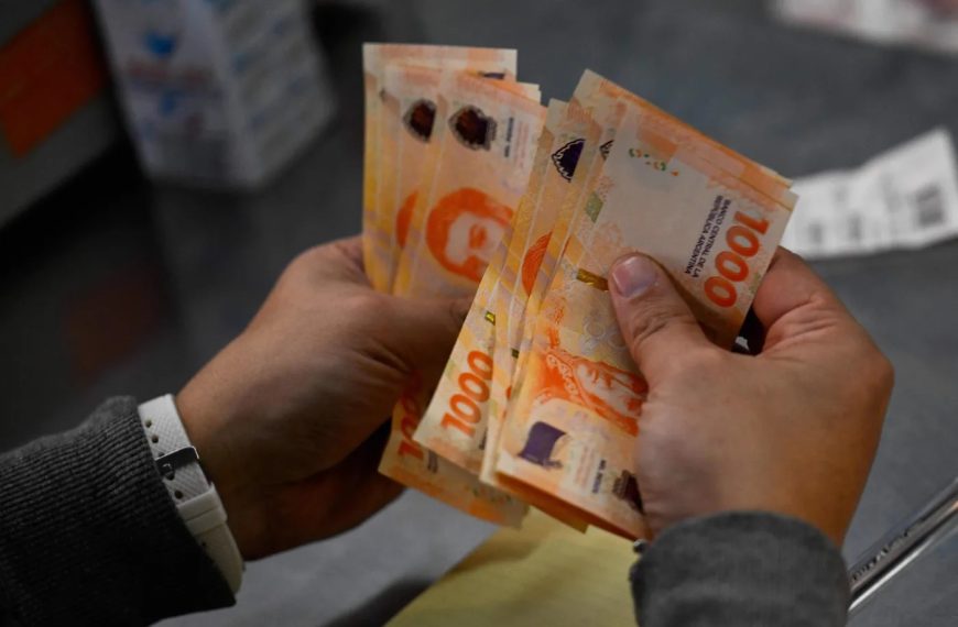 Los salarios registrados aumentaron 3,5% en abril y le ganaron a la inflación