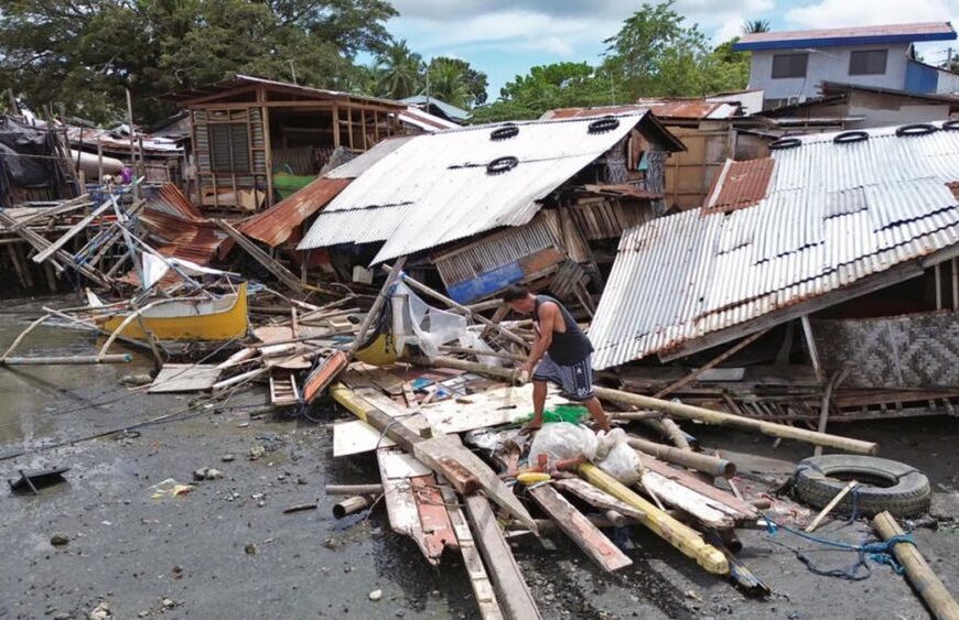 Un terremoto de 7,8 grados en Filipinas dejó al menos 31 muertos, edificios colapsados y una alerta de tsunami