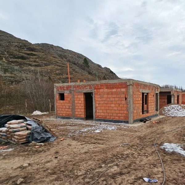 El Gobierno avanza con la construcción de viviendas en La Carolina y Estancia Grande