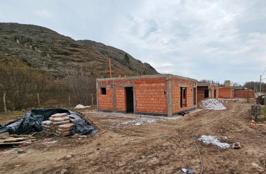 El Gobierno avanza con la construcción de viviendas en La Carolina y Estancia Grande