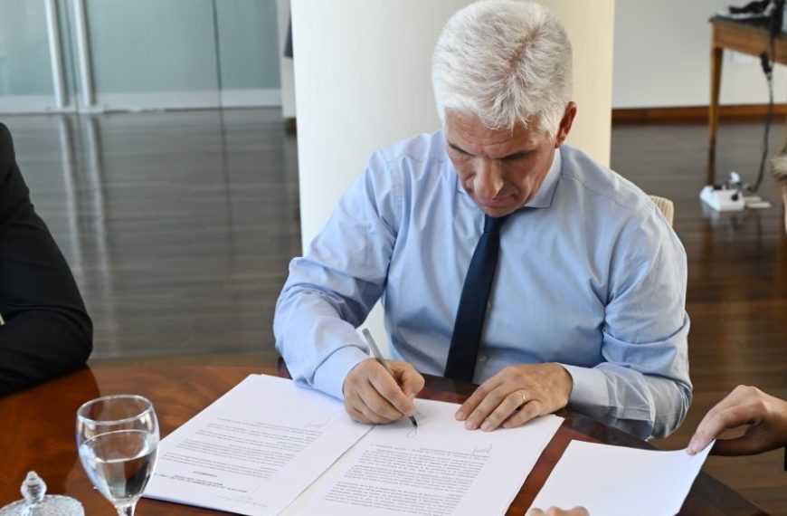 Poggi promulgó la Ley que instituye el 4 de noviembre como el ´Día del Maestro Rural Sanluiseño’