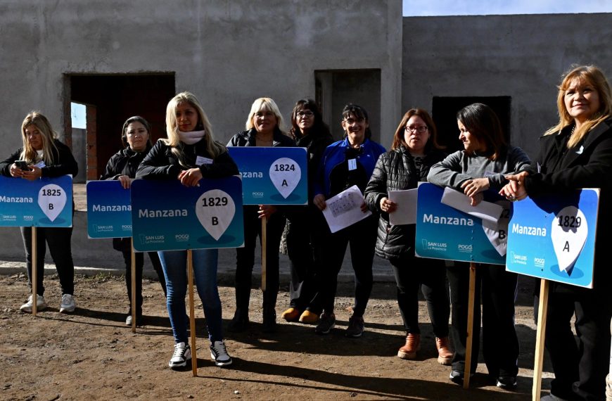 Poggi le informó a 114 familias de Villa Mercedes que el 19 de diciembre les entregará la casa