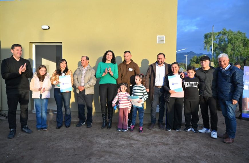 El Gobernador anunció que el 21 de agosto les entregará las llaves del hogar a 16 familias de Luján