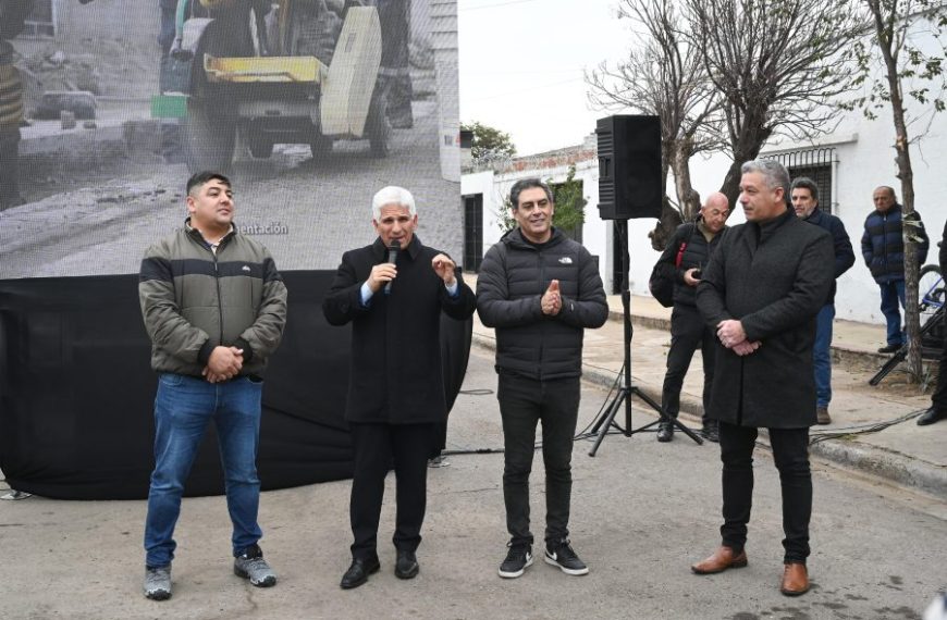 Poggi e Hissa volvieron al barrio Zabala Ortiz a visitar más trabajos de pavimentación
