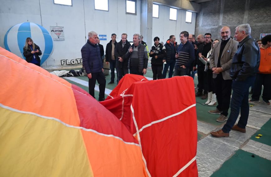 Poggi participó de la inauguración de la primera fábrica de globos aerostáticos del país