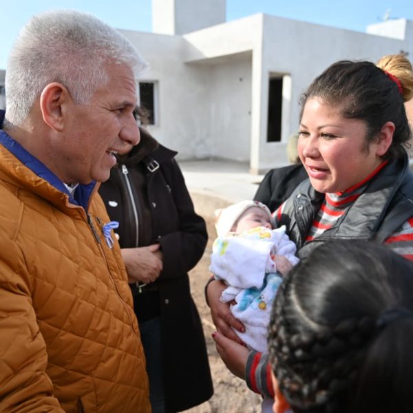 “Haremos viviendas hasta que el último inscripto esté en condiciones para recibir su casa”