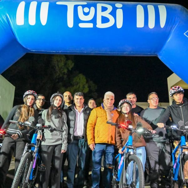 Los estudiantes de Alto Pencoso recibieron sus TuBi de la mano de Poggi