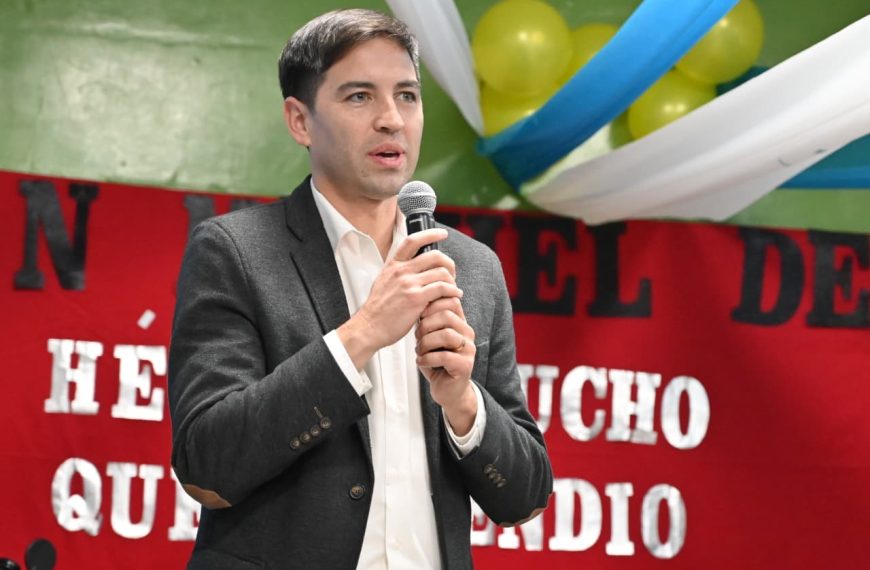 “Gracias al trabajo sostenido en las escuelas, 13.000 chicos dejaron de estar en la zona crítica”