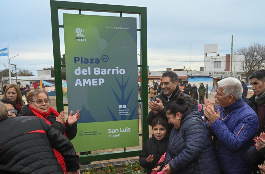 Hissa inauguró las obras de renovación de la plaza del barrio AMEP