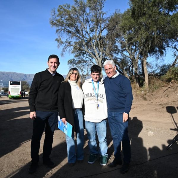 El Gobernador entregó viviendas en la Villa de Merlo