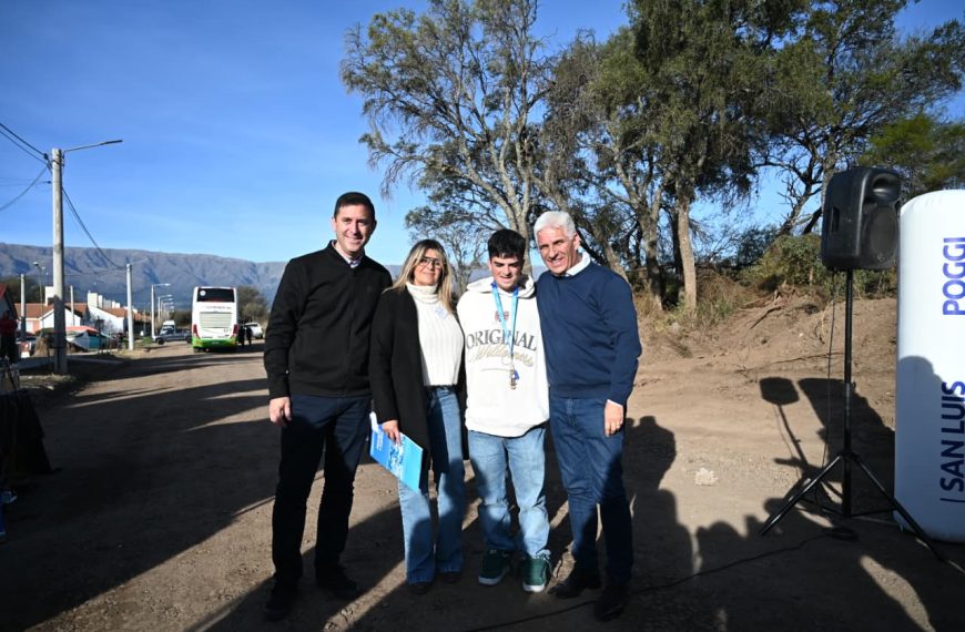 El Gobernador entregó viviendas en la Villa de Merlo