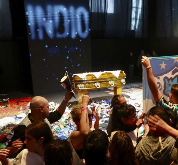 La despedida masiva al Indio Solari quedó entre los funerales más populares de la historia junto a los de Perón y Evita