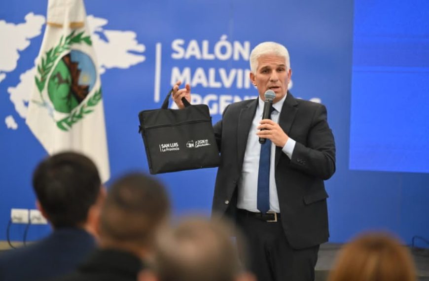 Los docentes que egresen de la Diplomatura en IA accederán a su computadora