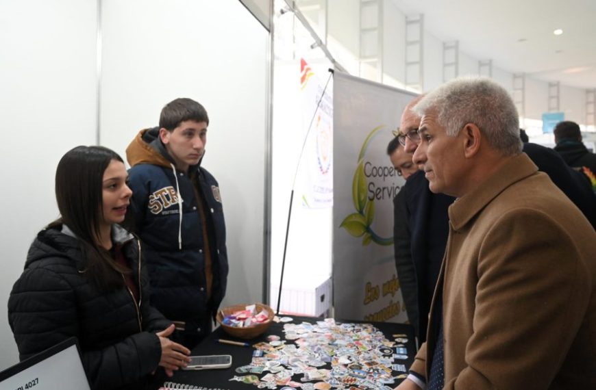 Poggi inauguró el encuentro nacional de cooperativas y mutuales escolares en La Punta