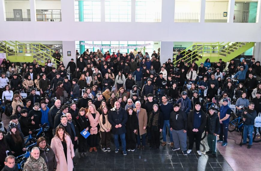 Casi 200 estudiantes de Villa Mercedes recibieron sus bicicletas TuBi 2026