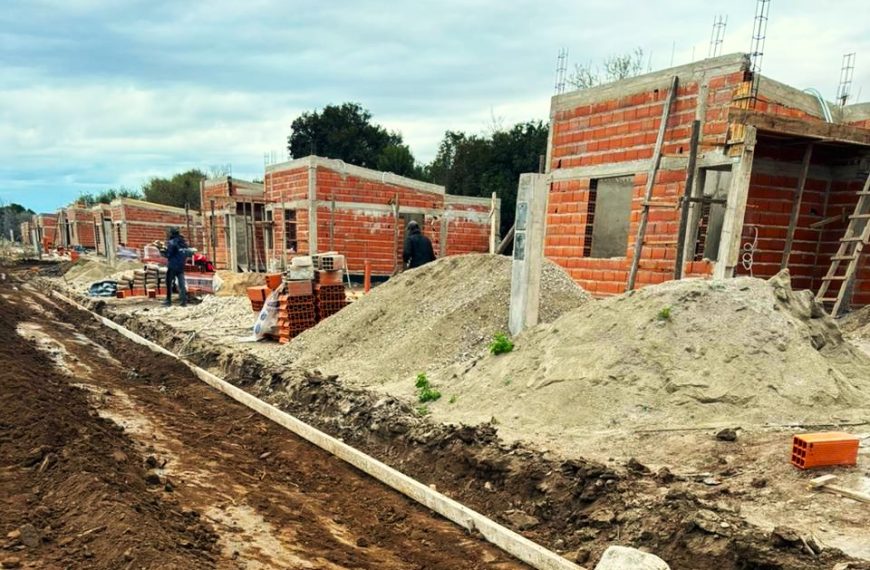 Las viviendas de Villa de Merlo avanzan con nuevas etapas constructivas e infraestructura vial