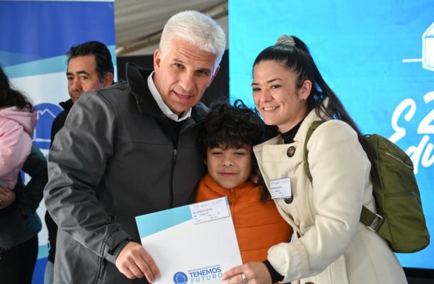 Poggi anunció que 236 familias recibirán su casa el 21 de noviembre en San Luis capital