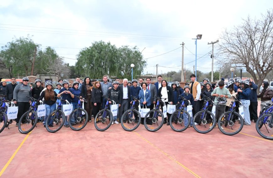 50 estudiantes de Candelaria recibieron sus bicicletas TuBI