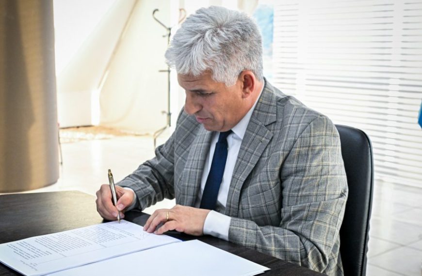 El Gobernador rubricó el proyecto de ley del presupuesto para el 2027