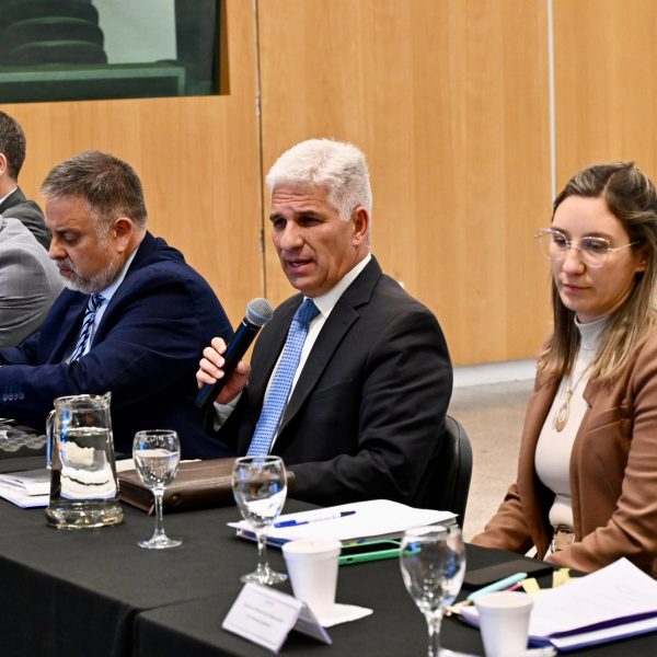 El Gobernador coordinó una reunión con su gabinete de ministros