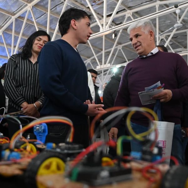 Poggi recorrió la Expo Educativa ‘Tu Futuro está Aquí’