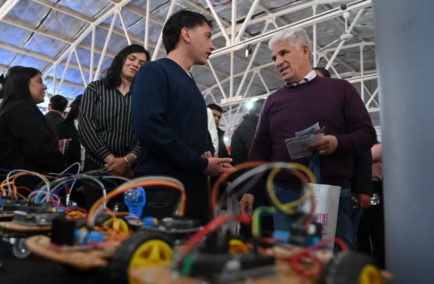 Poggi recorrió la Expo Educativa ‘Tu Futuro está Aquí’
