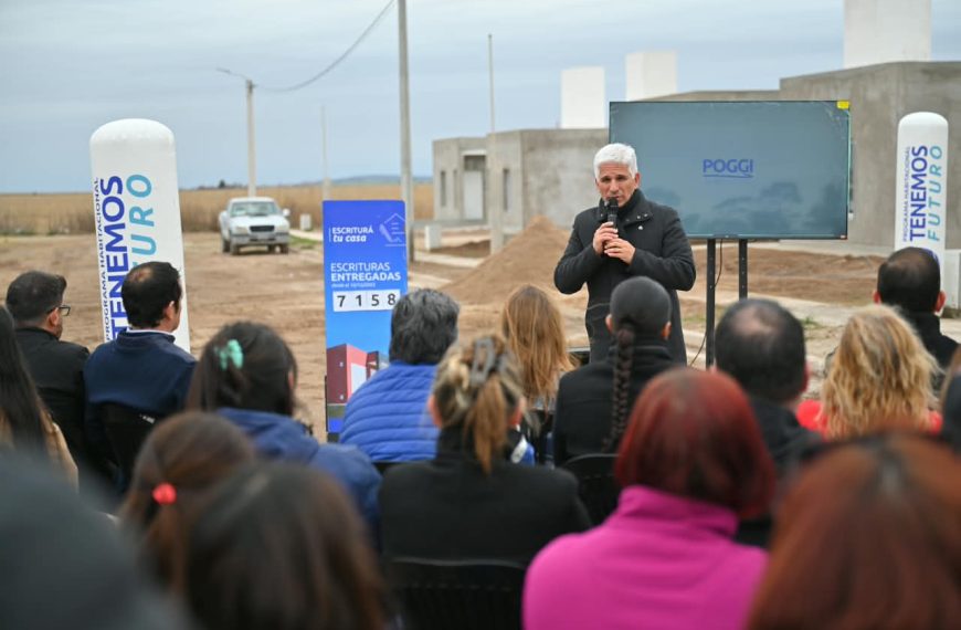 El Gobernador anunció que el 10 de diciembre entregará las casas que se construyen en Naschel