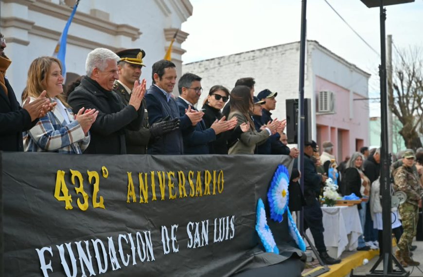 Poggi participó del desfile en Naschel en homenaje al 432° aniversario de San Luis