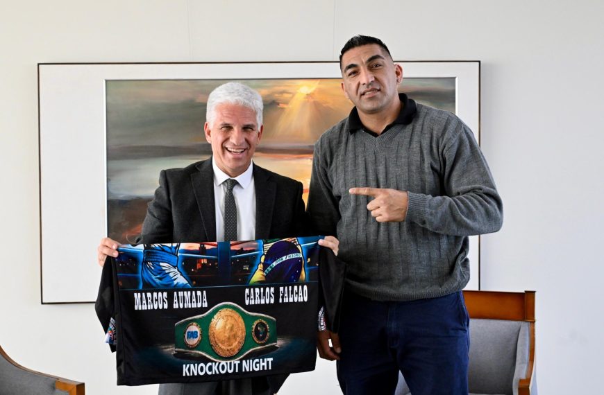 Poggi recibió a ‘El Flaco’ Ahumada, quien se consagró campeón Sudamericano de boxeo