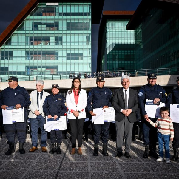 Poggi entregó decretos e insignias de ascensos a más de 500 policías de la Unidad Regional N°1