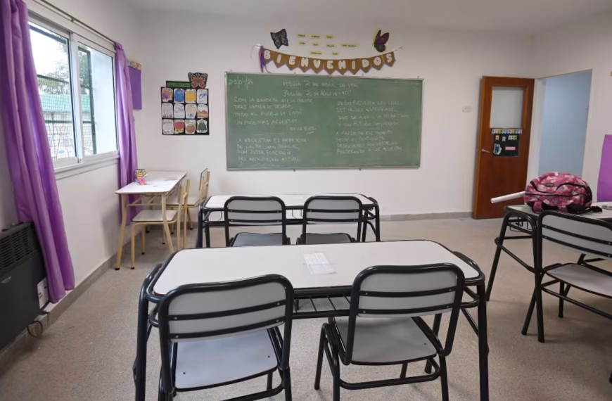 Rige el paro docente en todo el país, en un clima de tensión por los controles del Gobierno