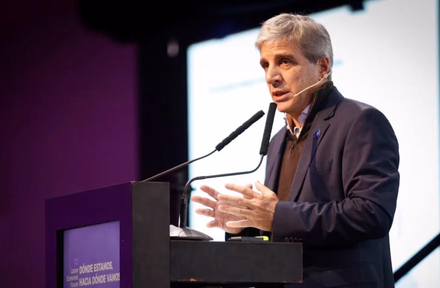 Caputo anunció medidas para impulsar el crédito hipotecario con fondos de la Anses