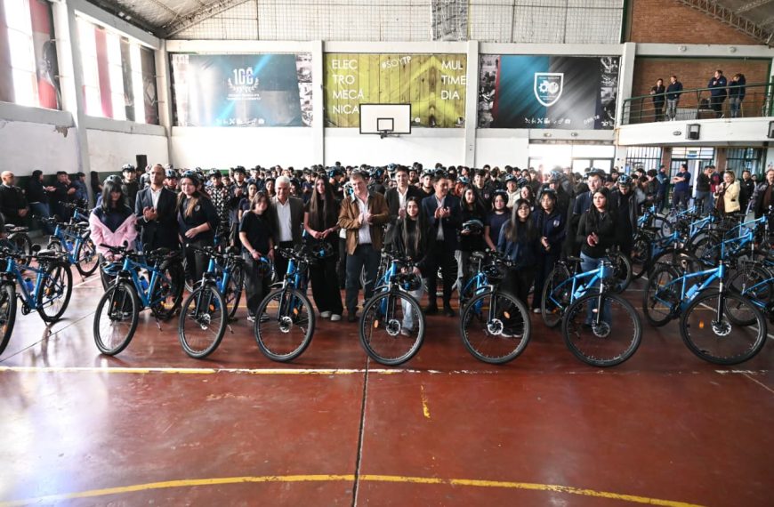 Entregas de TuBi en el sur de la ciudad: más de 50 alumnos de la Escuela Técnica N°9 ya tienen sus bicicletas