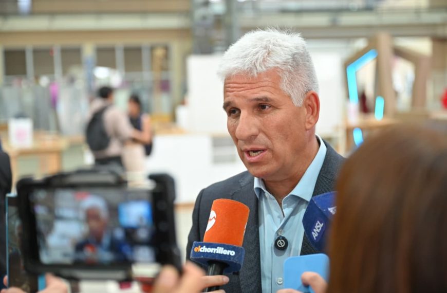 “La inteligencia artificial irrumpió en nuestras vidas y tiene que incorporarse a los oficios”
