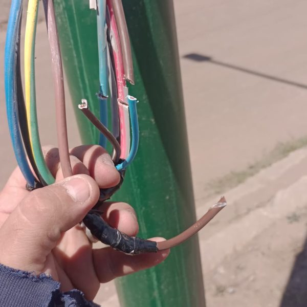 ROBARON 100 METROS DE CABLEADO DE LAS NUEVAS LUMINARIAS EN LA PUNTA