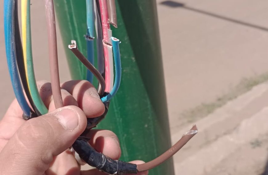 ROBARON 100 METROS DE CABLEADO DE LAS NUEVAS LUMINARIAS EN LA PUNTA