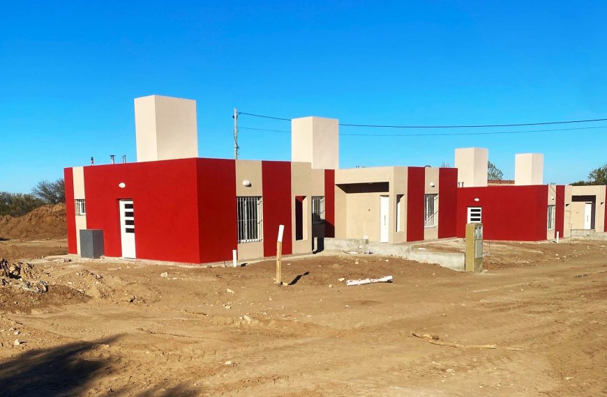 Nuevos trabajos de terminación consolidan el avance de las viviendas en La Punta