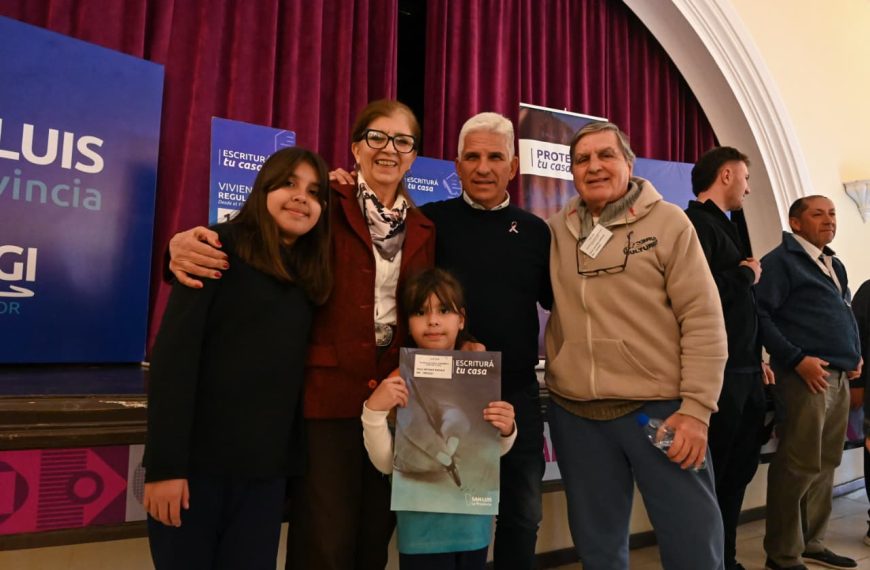 Con las escrituras de su casa, 78 vecinos tienen ahora más seguridad jurídica