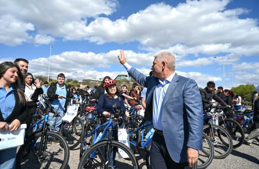 El Gobernador entregó bicicletas TuBi a más de 420 chicos de la ciudad de San Luis