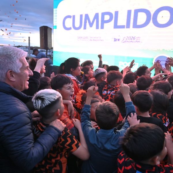 Más infraestructura para el Eva Fútbol Club: inauguraron vestuarios y el cierre de su cancha