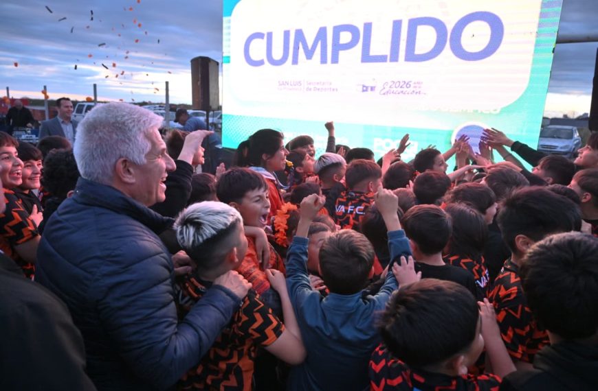 Más infraestructura para el Eva Fútbol Club: inauguraron vestuarios y el cierre de su cancha